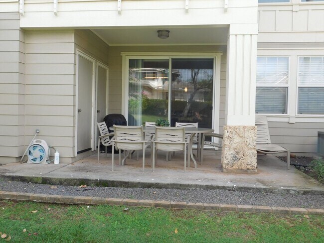 Building Photo - Fully Furnished 3BR/3BA Twnhs w/Prkg for 2 - Available Now