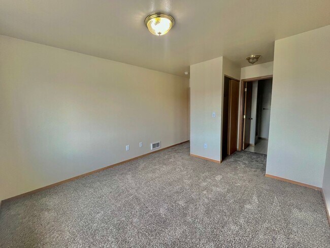 Building Photo - 2105 Yellowstone St