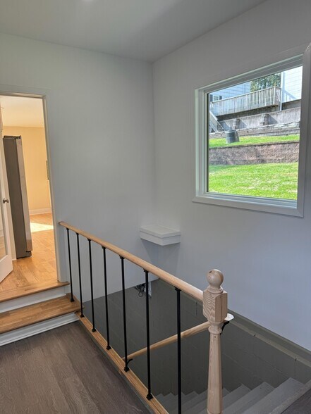 Building Photo - 24 S Rockland Ave