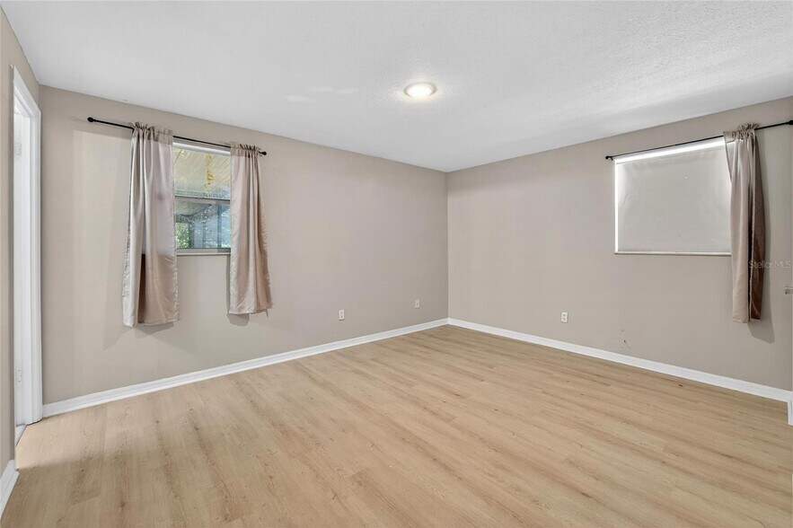 Building Photo - 1712 Village Ct