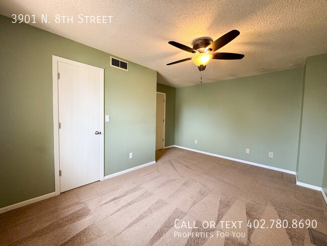 Building Photo - Fully remodeled townhome for rent!