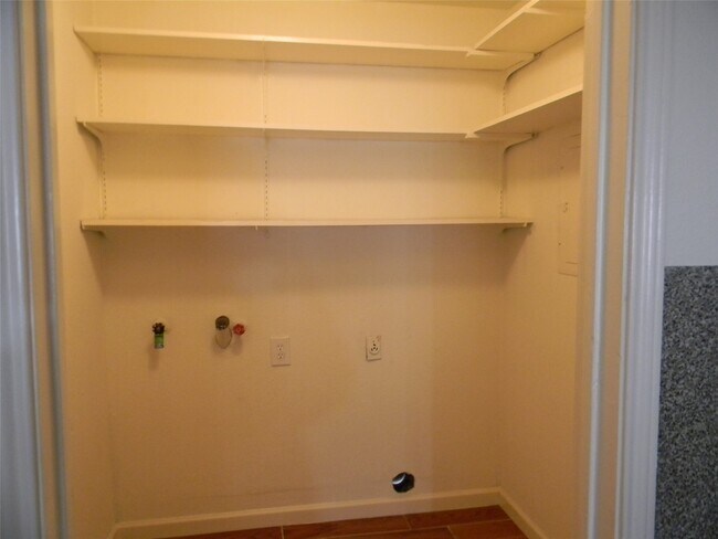 Building Photo - 9200 W Bellfort Ave