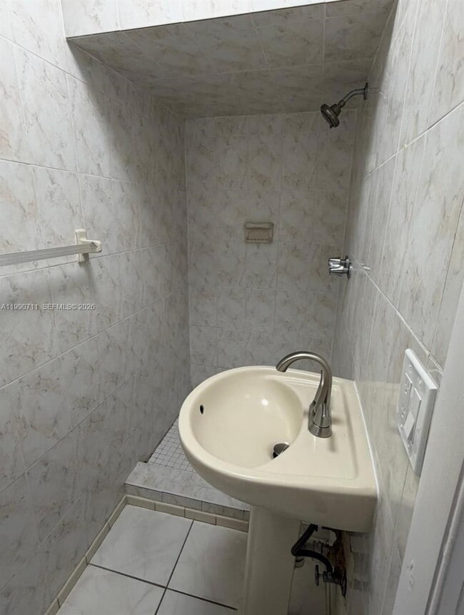 Building Photo - 1765 SW 21st St