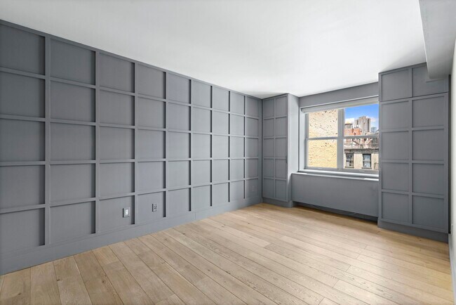Building Photo - 516 W 47th St