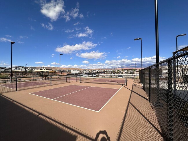 Building Photo - Dog Friendly! 3 Bedroom 2 Bathroom Townhome in Long Valley.