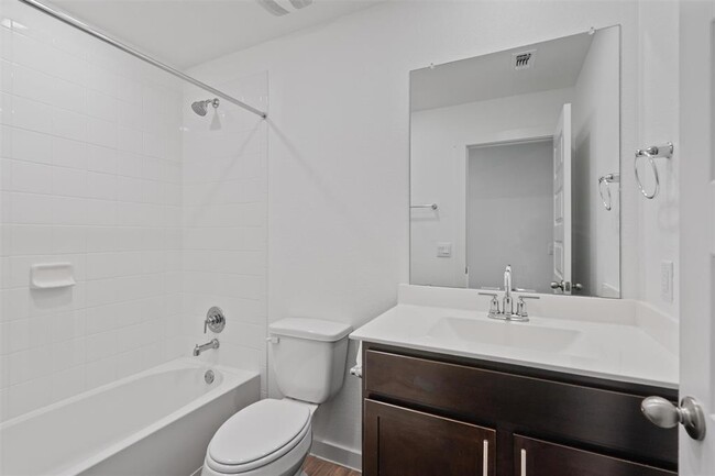 Building Photo - 211 James River Dr