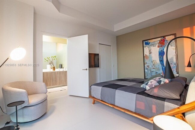 Building Photo - 501 NE 31st St