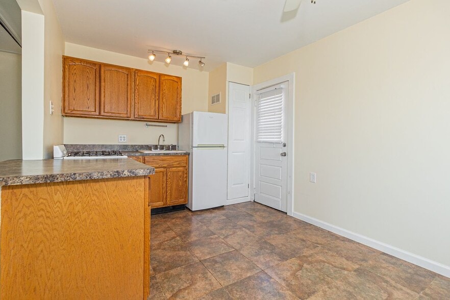 Building Photo - 14 Lee Pl