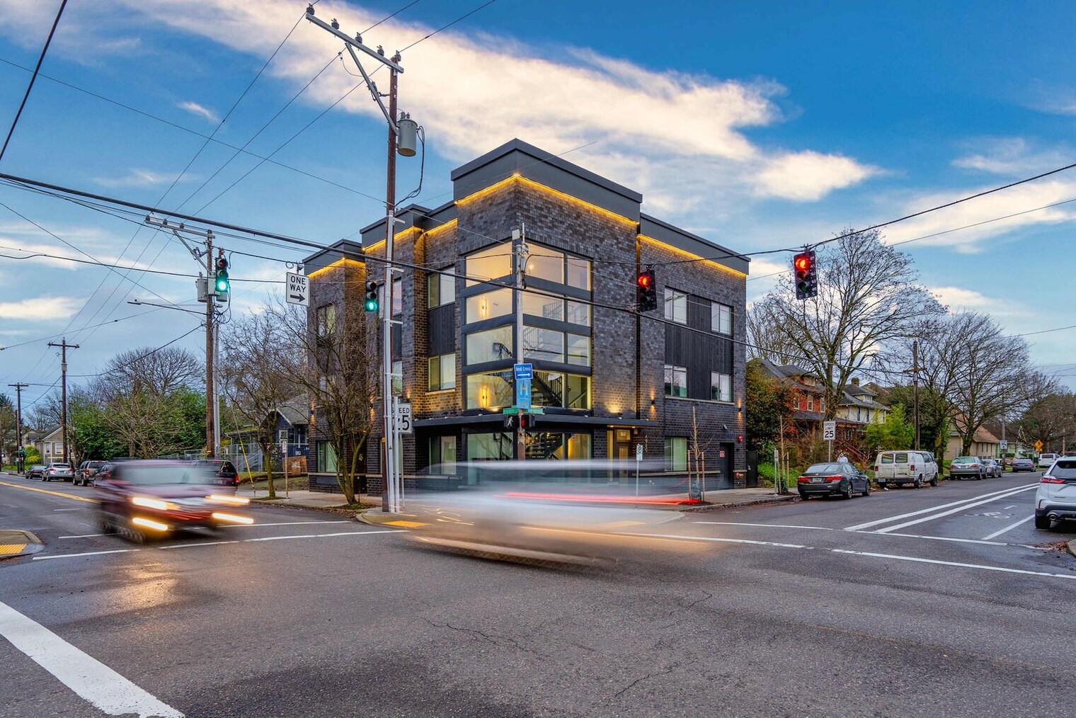 Building Photo - 4980 N Vancouver Ave