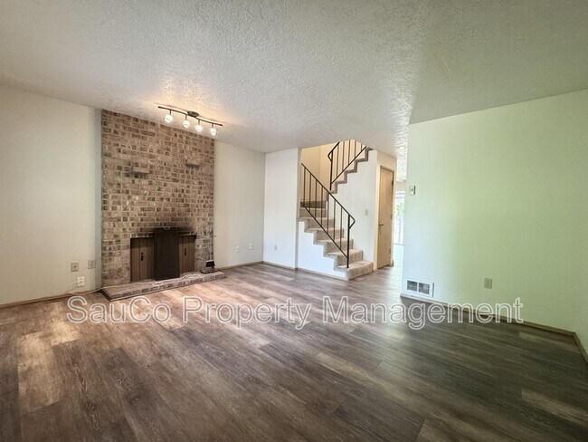 Building Photo - 2738 SE 62nd Ave