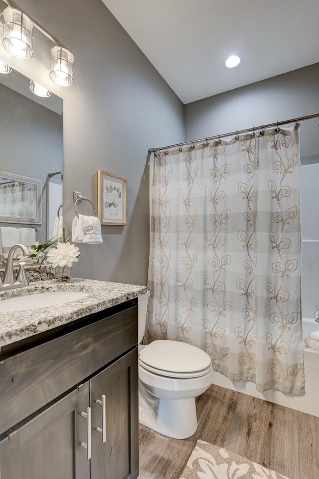 Building Photo - New Unit now available for lease! Modern 2...