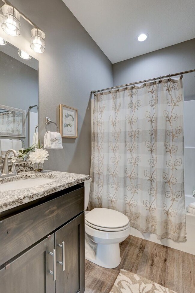 Building Photo - UNIT AVAILABLE 6/10/24 ! ! 2-BEDROOM 2-BATH DUPLEXES LOCATED IN NEOSHO!