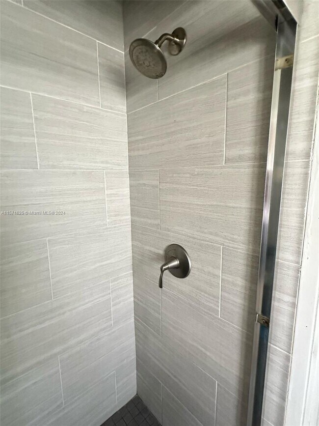 Building Photo - 1753 NE 18th St