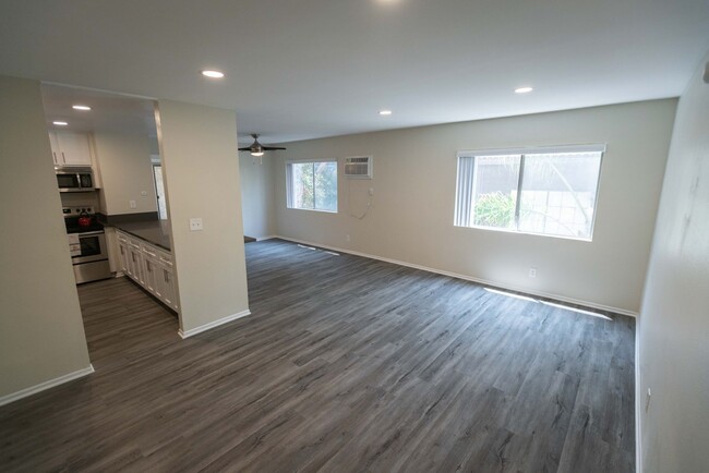 Interior Photo - 2039 North Las Palmas Ave