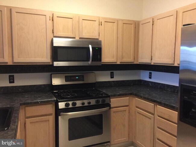 Building Photo - 1708 Lake Shore Crest Dr