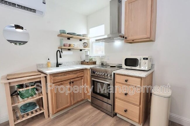 Building Photo - 6906 Pin Oak Ct