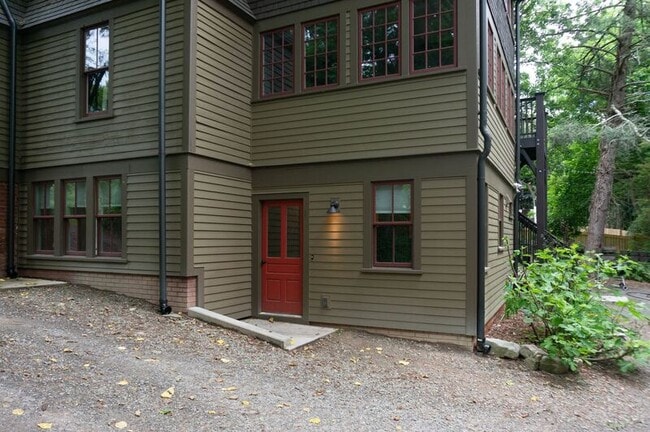 Building Photo - 23 Courtland Ave