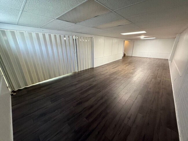 Building Photo - 5360 Glencullen Way