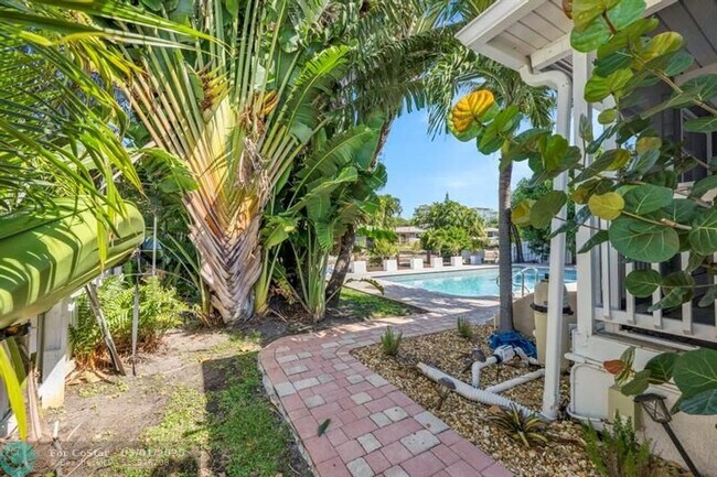 Building Photo - 1771 NE 35th St