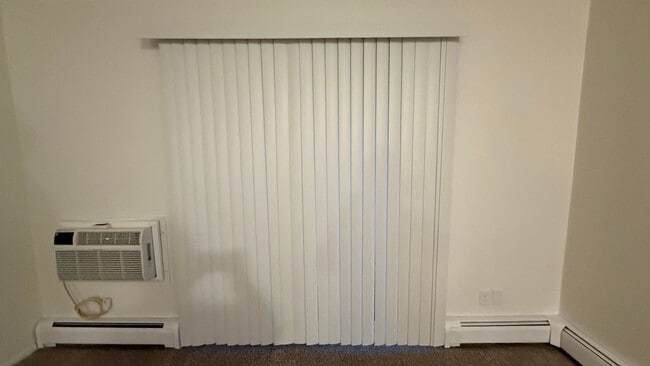 Building Photo - Lower 2-Bedroom | Heat Included & Fully Renovated