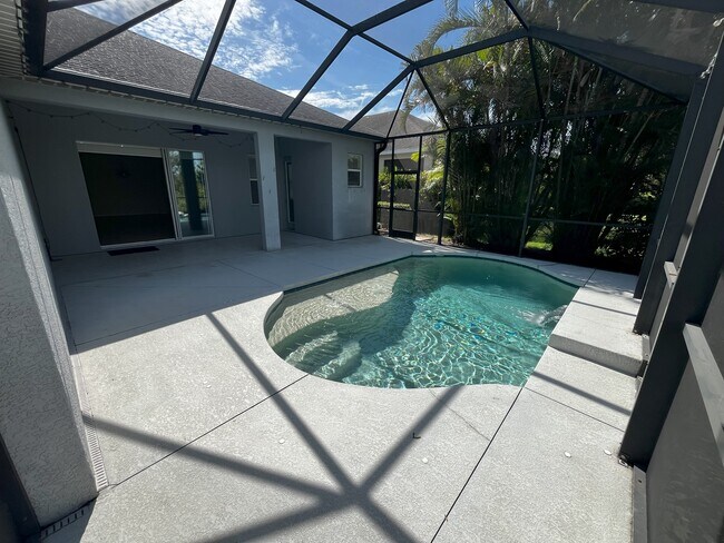 Building Photo - 4726 Claremont Park Dr