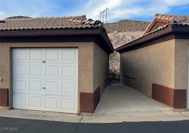 Building Photo - 231 W Horizon Ridge Pkwy