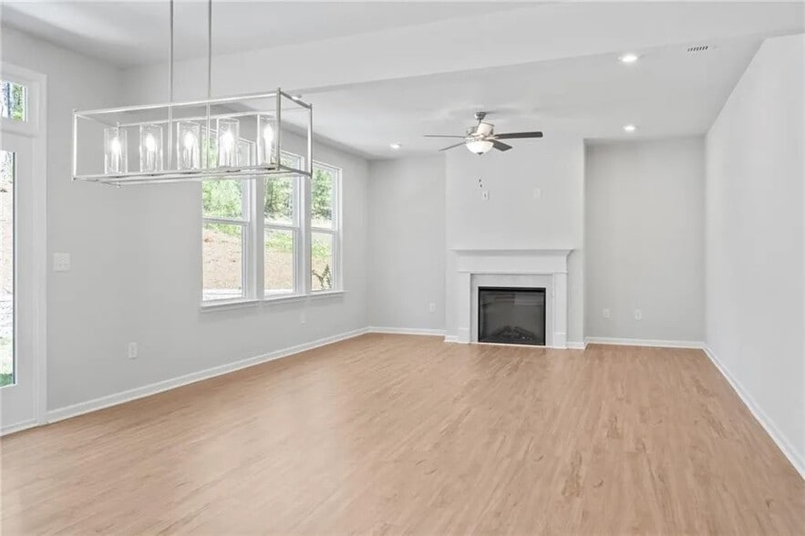 Building Photo - Room in House on Riverwood Dr