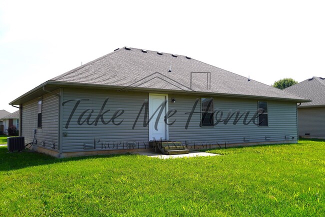 Building Photo - 3 Bedroom 2 bathroom home