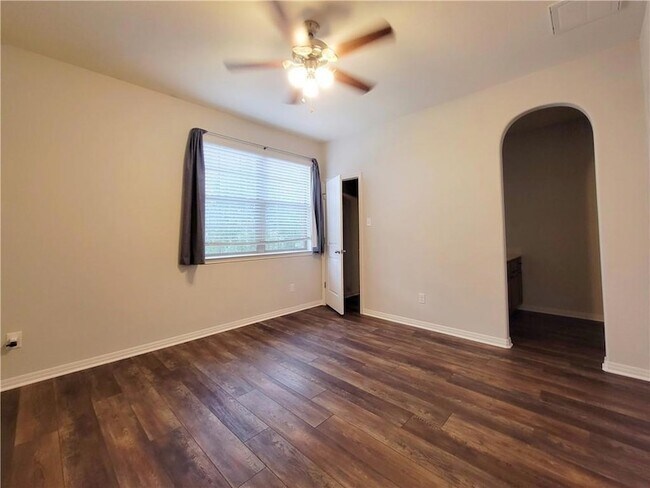 Building Photo - 4601 Rolling Water Dr