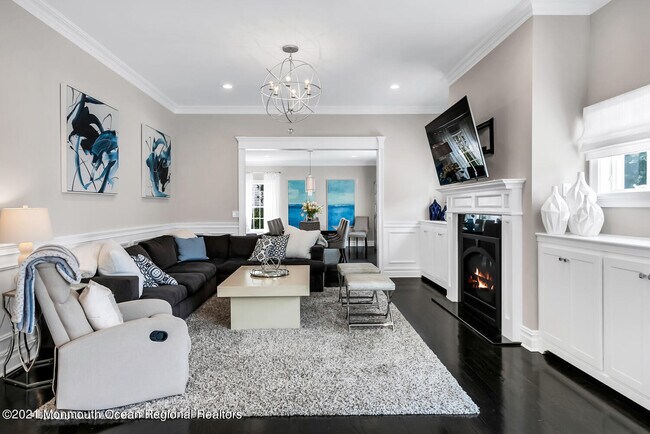 Building Photo - 2211 3rd Ave