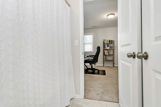 Building Photo - 17022 Carolina Pine Row