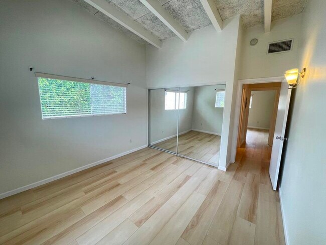 Building Photo - 4900 Van Noord Ave