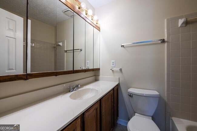 Building Photo - 4028 Elm St