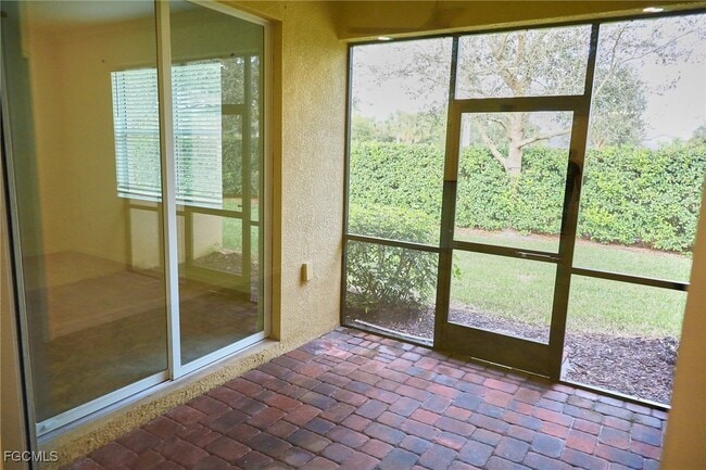 Building Photo - 1980 Wellington St