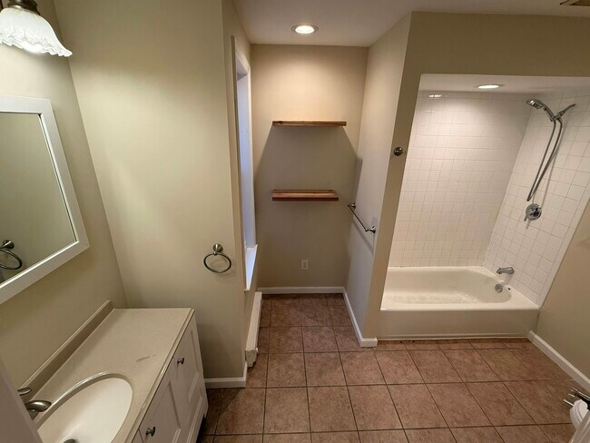 Building Photo - 419 E Frankford St