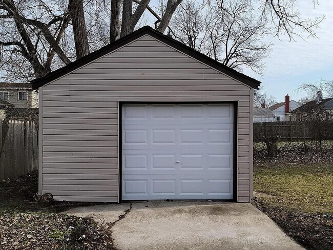 Building Photo - 26548 Eton Ave