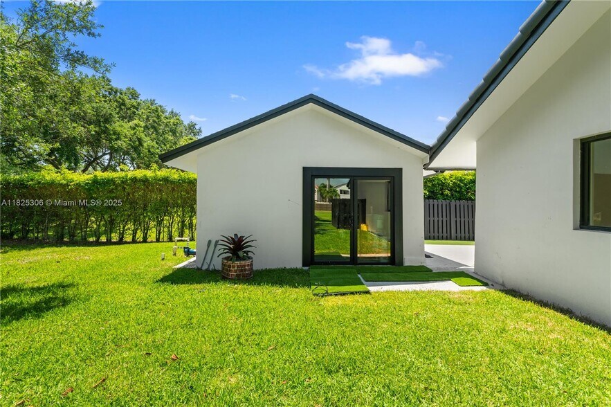 Building Photo - 5020 Hawkhurst Ave