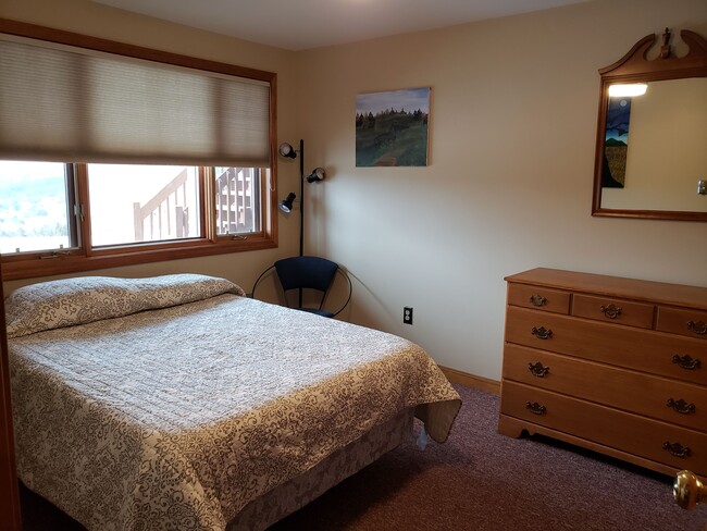 Master bedroom - 673 Winch Hill Rd