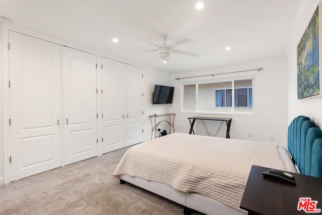 Building Photo - 6708 Hillpark Dr