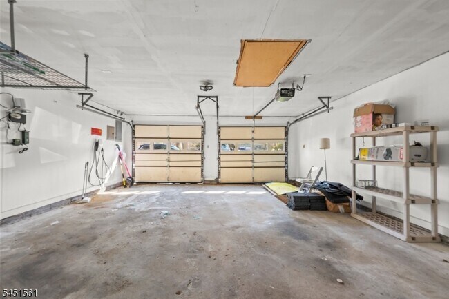 Building Photo - 27 Meadowview Rd