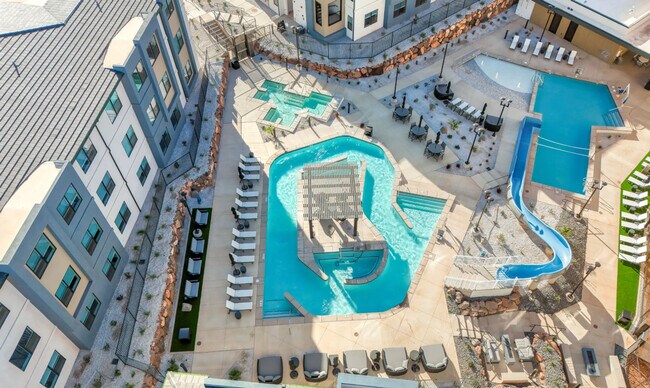 Building Photo - 206 N Chapparell Dr