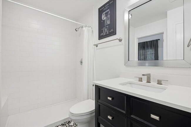 Building Photo - 604 Pressler St