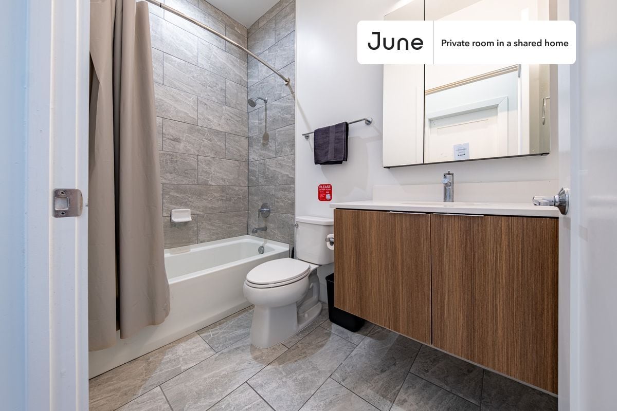 Building Photo - Room in Shared 4 bed/2 bath home in Dupont Circle