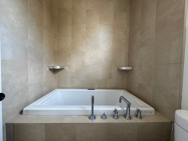 Building Photo - 5406 Martingale Ct