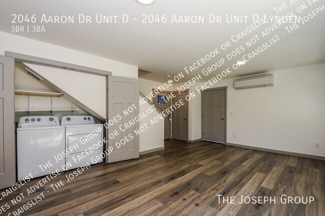 Building Photo - 2046 Aaron Dr