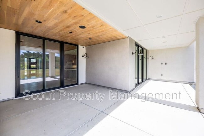 Building Photo - 32195 Daybrook Ter