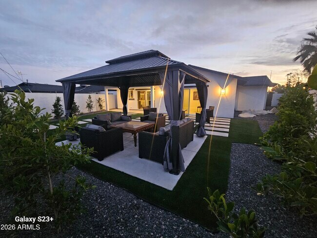 Building Photo - 2817 N 71st Pl