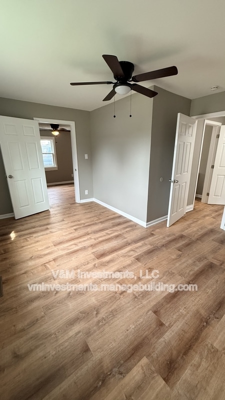 Building Photo - 522 Oak St