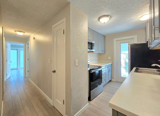 Building Photo - 2 Bedroom Unit Available Now in Gold Bar -...