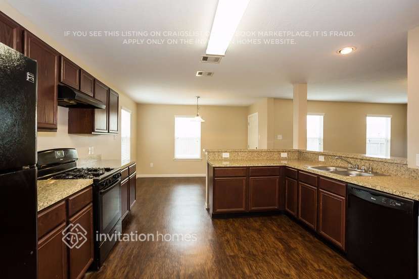 Building Photo - 12631 Mountain Daisy Rd